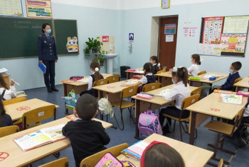 Депутат мектеп инспекторларын қайтаруды талап етті