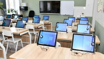 Фотография к новости: Ринат Зайытов: «Жайлы мектеп» аясында салынатын мектептердің нешеуі қазақ тілінде білім береді?