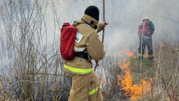 Фотография к новости: Оралда 70 гектар аумақта құрғақ шөп өртенді