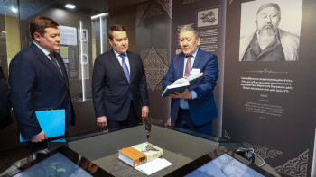 Фотография к новости: Премьер-министр «Жидебай-Бөрілі» мұражайының экспозициясымен танысты