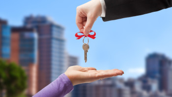 Фотография к новости: Жаңаөзендегі жарылыс: Баспанасыз қалған 9 отбасы үйлі болды