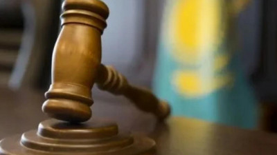 Астанада әйелін балконнан итеріп жіберген ер адамға сот үкім шықты