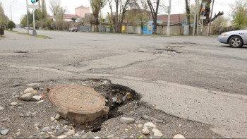 Фотография к новости: Талдықорған тұрғындары сапасыз жолдарға рейд жүргізді