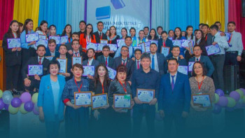 Фотография к новости: Ақмолалық  мұғалім үздік жас педагог атанды