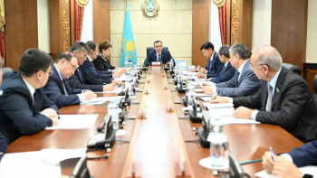 Фотография к новости: Сенаторлар палата отырысының күн тәртібін бекітті