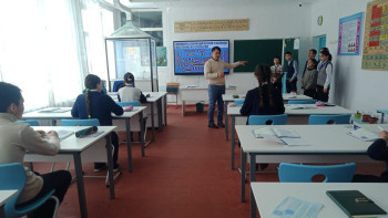 Фотография к новости: Мектеп кірпіші үгітілгелі тұр - директор