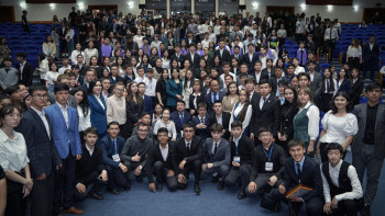 Фотография к новости: Оқу-ағарту министрі колледж студенттерімен кездесті