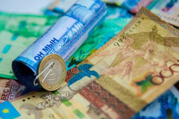 Фотография к новости: Тұтынушылық кредит: Қазақстандықтар банктерге 7,7 трлн теңге қарыз