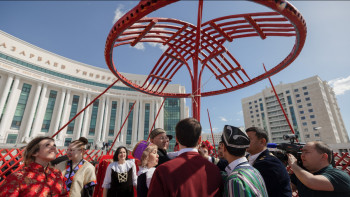 Фотография к новости: «Бір шаңырақ астында». Елордада ерекше киіз үй құрылды