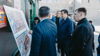 Фотография к новости: Ұранхаев Семейдегі бірқатар әлеуметтік нысанның жұмысымен танысты