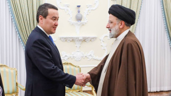 Фотография к новости: Әлихан Смайылов Иран Президентімен кездесті