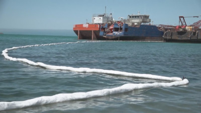 Каспий теңізіне 300 литрге жуық жанармай төгілді