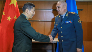 Фотография к новости: Қазақстан мен Қытай Қорғаныс министрлері кездесті