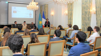 Фотография к новости: Француз сарапшылары Орталық Азия өңірінің рөлін талқылады