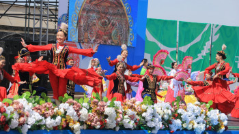 Фотография к новости: Жетісулықтар Қазақстан халқының бірлігі күнін тойлап жатыр