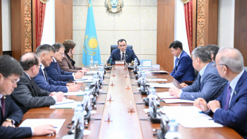 Фотография к новости: Сенаторлар палатаның алдағы отырыстарының күн тәртібін бекітті