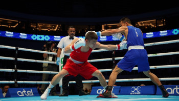 Фотография к новости: Айбек Оралбай Ташкенттегі ӘЧ-де бірінші қарсыласын нокдаунға түсірді