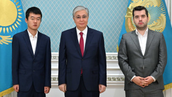 Фотография к новости: Қасым-Жомарт Тоқаев әлемдік шахмат элитасының өкілдерімен кездесті