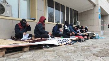 Фотография к новости: Жаңаөзенде аштық жариялаған жұмыссыздарға жұмыс ұсынылды