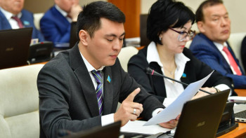 Фотография к новости: Дәулет Мұқаев солтүстікке көшіп барғандарға берілетін жәрдемақыны көбейтуді ұсынды