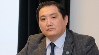 Депутат: Құлыбаев пен Жақсыбековтің банктерін құтқаруды қашан доғарамыз