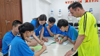 Фотография к новости: Аралдық оқушылар математиканы ойын арқылы меңгеріп жатыр