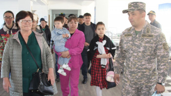 Фотография к новости: Сарбаздардың ата-аналары балаларының әскери қызметімен танысты