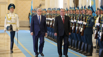 Фотография к новости: Мемлекет басшысы Ақордада Тәжікстан Президенті Эмомали Рахмонды қарсы алды