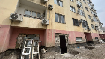 Фотография к новости: "Үйінді астында қалсақ, таңқалмаймын": Атыраулықтар кәсіпкердің заңсыз әрекетіне наразы