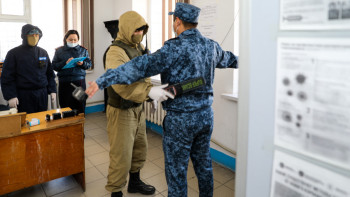 Фотография к новости: "Мұнай компаниясына жұмысқа орналастырам" деген алаяқ 300 мың теңге алып отырған