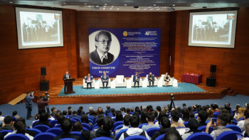 Фотография к новости: Елордада Зәки Ахметовтің шығармашылық мұрасы талқыланды