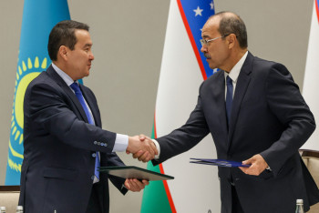 Фотография к новости: Қазақстан мен Өзбекстанның Үкімет басшылары жол картасына қол қойды