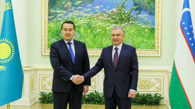Әлихан Смайылов Ташкентте Өзбекстан Президентімен кездесті