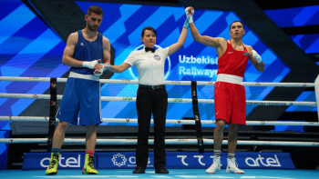 Фотография к новости: Бокстан ӘЧ: Дулат Бекбауов жарысты жеңіспен бастады