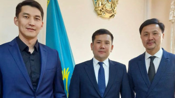 Фотография к новости: Досымжан Таңатаров – Жастар театрының директоры