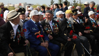 Фотография к новости: Павлодар облысында соғыс ардагерлеріне 2 млн теңгеден берілді