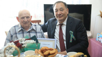 Фотография к новости: Тоғжанов: Ардагерлерге бостандық пен бейбіт өмір үшін бас иеміз