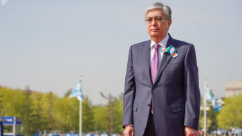 Фотография к новости: Президент  «Отан Ана» монументіне гүл шоғын қою рәсіміне қатысады