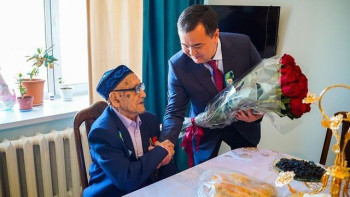 Фотография к новости: Жеңіс Қасымбек астаналық соғыс ардагерлерін құттықтады