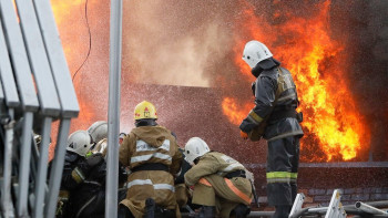 Фотография к новости: Петроповалда өрттен үйсіз қалған тұрғындар баспаналы болады