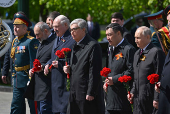 Фотография к новости: Қасым-Жомарт Тоқаев Жеңіс күніне арналған әскери парадқа барды