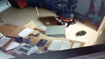 Фотография к новости: Ақтөбеде ЖШС ғимаратына қарақшылық жасаған күдіктілер қамауға алынды