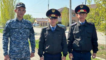 Фотография к новости: Көкшетаулық полицейлер тұрғын үйдің өртенуінің алдын алды