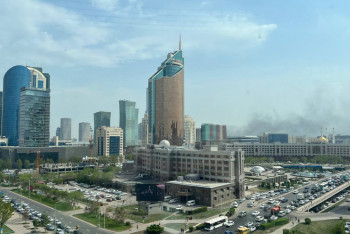 Фотография к новости: Астанада жаңадан салынған көппәтерлі тұрғын үй өртенді