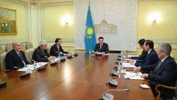 Фотография к новости: Геральдика және мемлекеттік рәміздер мәселесі талқыланды