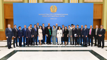 Фотография к новости: Сенаторлар Конституциялық соттың судьяларымен кездесті