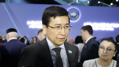 Асхат Аймағамбетов бастаған депутаттар онлайн-жарнаманы реттейтін заң жобасын жұмысқа алды