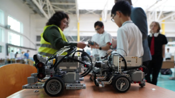 Фотография к новости: RoboZerde-2023: Үздік робот құрастырушылар бақ сынасты