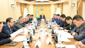 Фотография к новости: Депутаттар ауылды дамыту мәселелерін талқылады