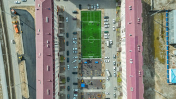 Фотография к новости: Атырауда аулаларды абаттандыру жұмыстары қазанда аяқталады